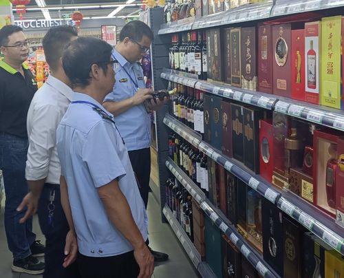 柳江區(qū)市場監(jiān)管局持續(xù)發(fā)力 特供酒“清源打鏈”專項(xiàng)行動(dòng)筑牢酒類經(jīng)營安全防線